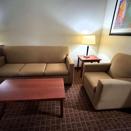 Hotel Ramada By Wyndham College Station Extérieur photo