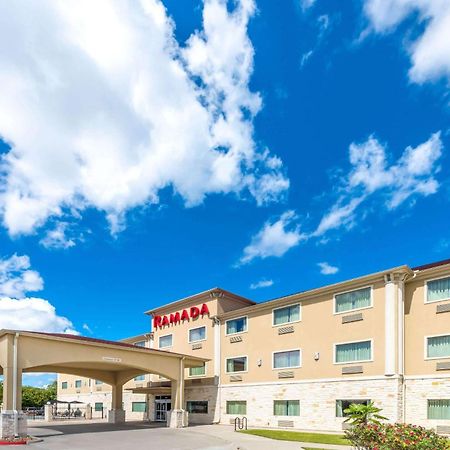 Hotel Ramada By Wyndham College Station Extérieur photo