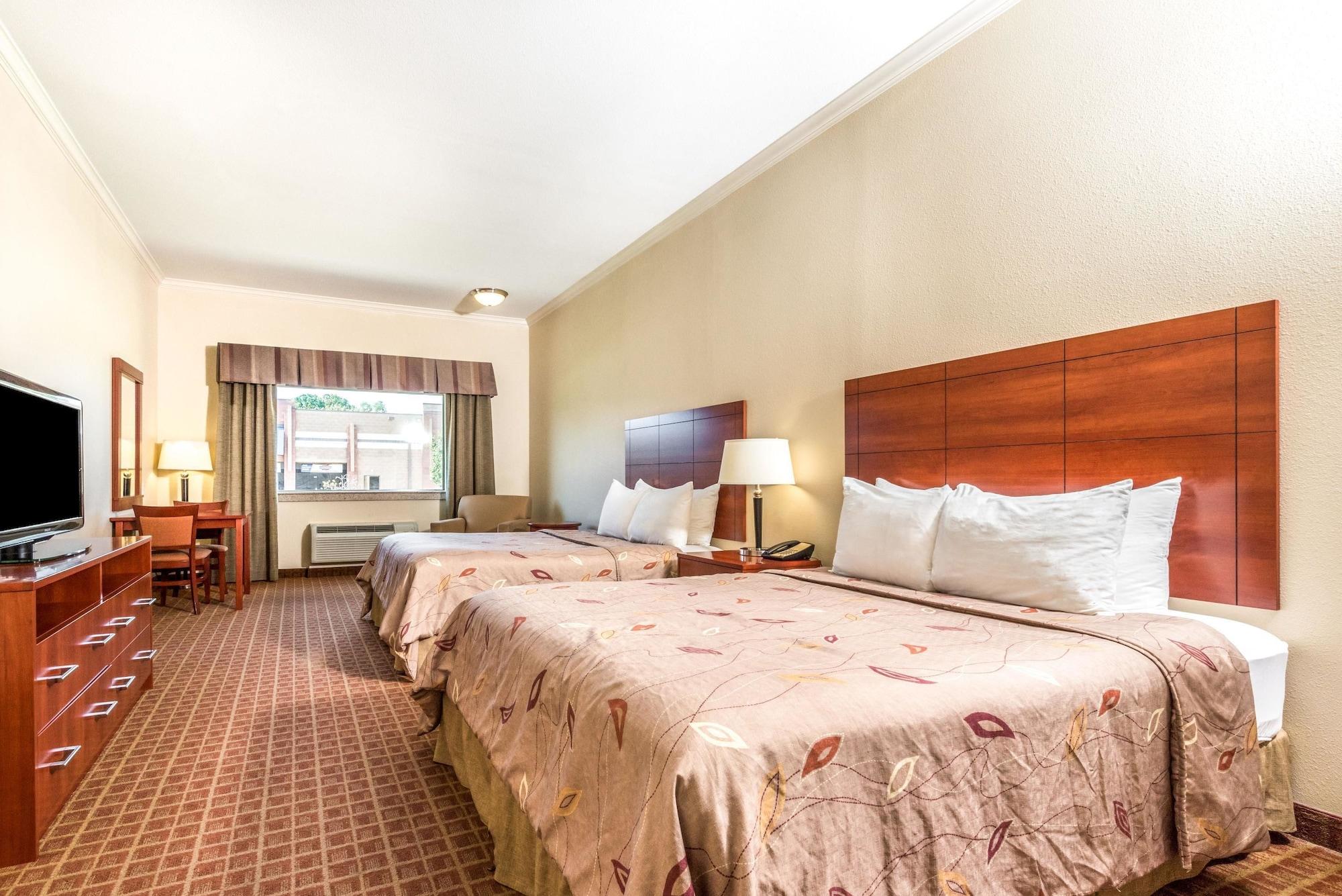 Hotel Ramada By Wyndham College Station Extérieur photo