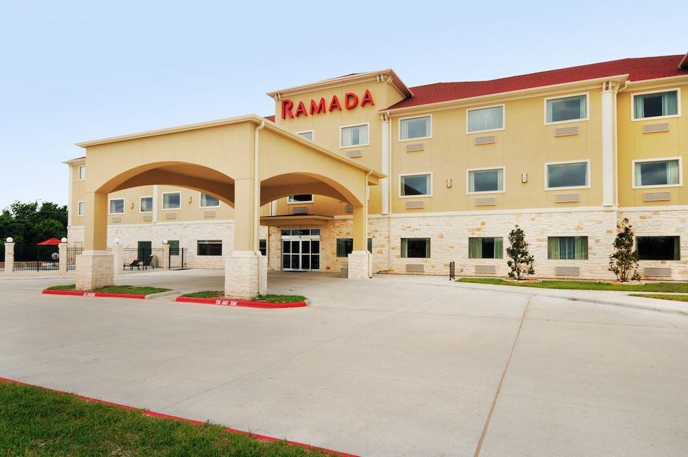 Hotel Ramada By Wyndham College Station Extérieur photo