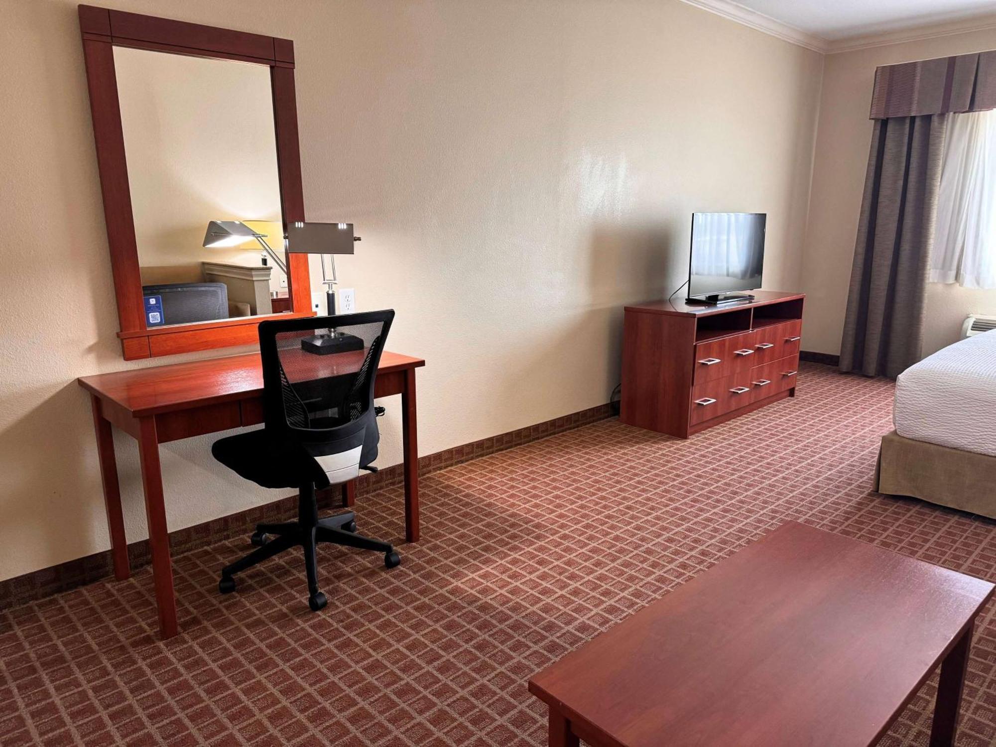 Hotel Ramada By Wyndham College Station Extérieur photo