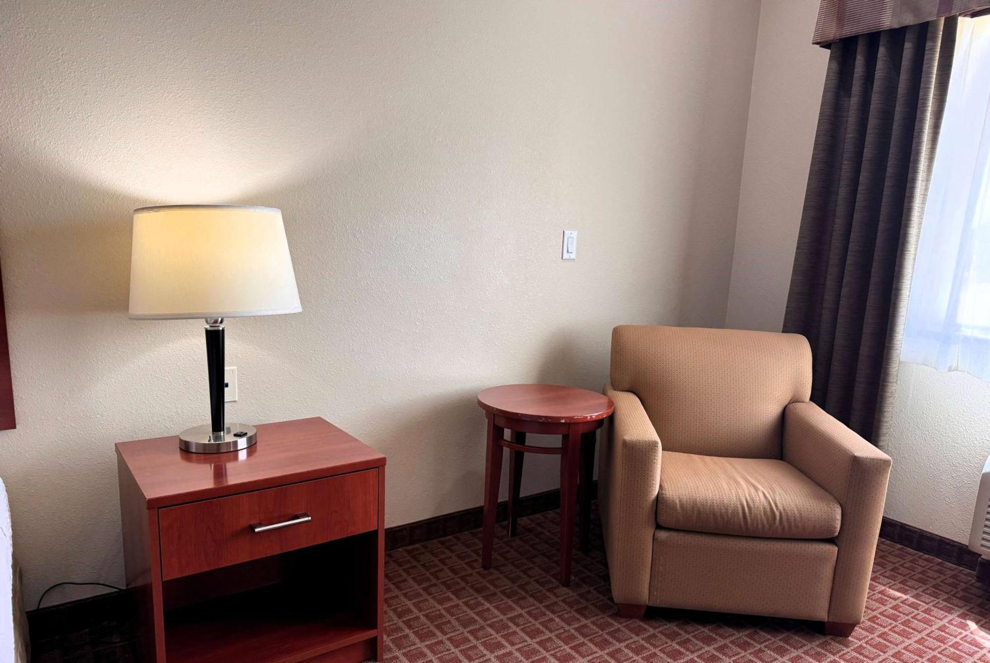 Hotel Ramada By Wyndham College Station Extérieur photo