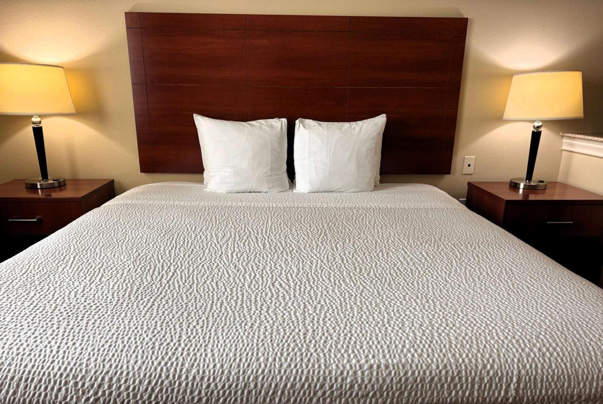 Hotel Ramada By Wyndham College Station Extérieur photo