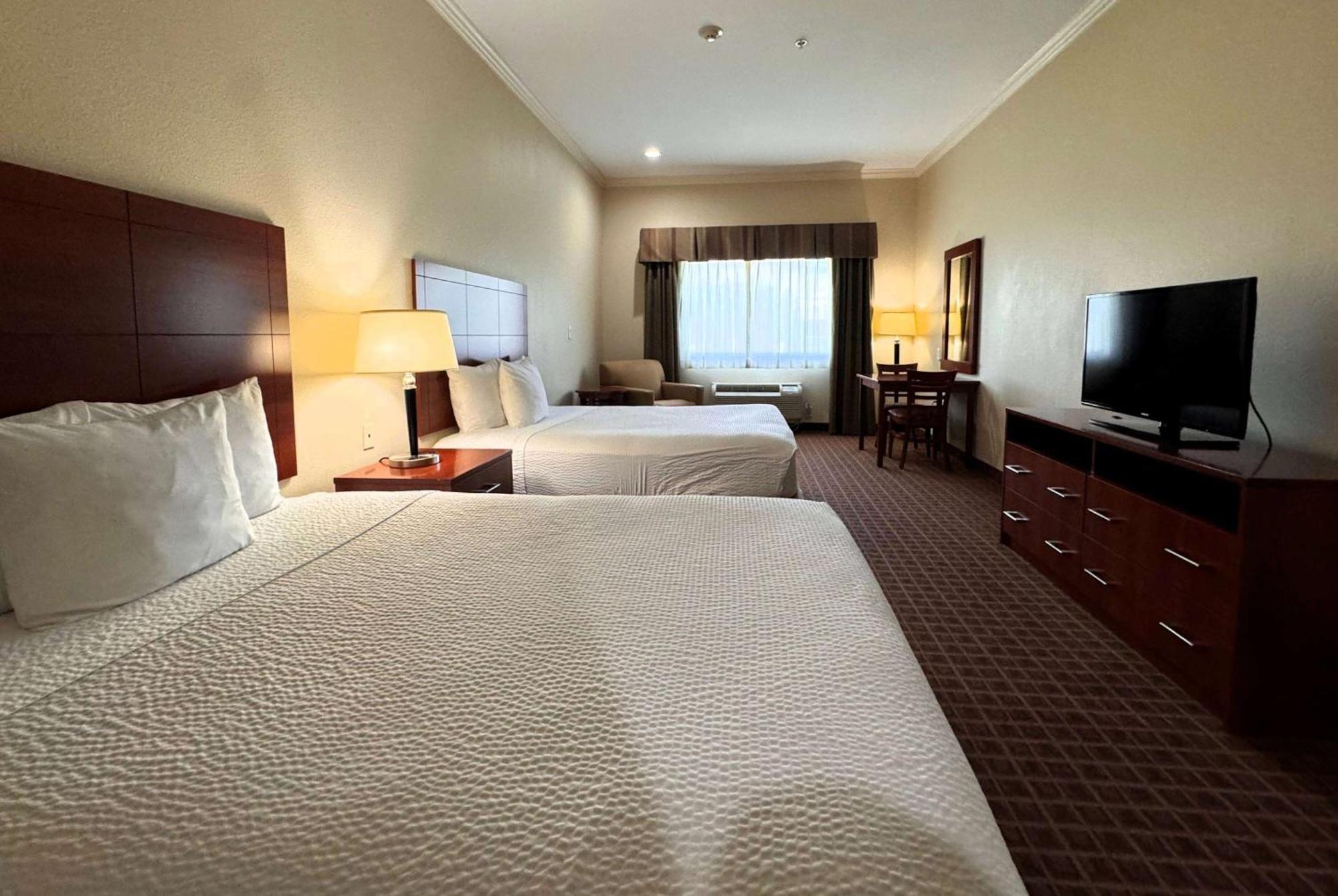 Hotel Ramada By Wyndham College Station Extérieur photo