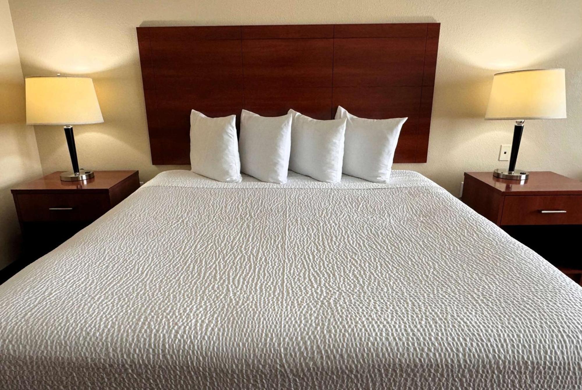 Hotel Ramada By Wyndham College Station Extérieur photo