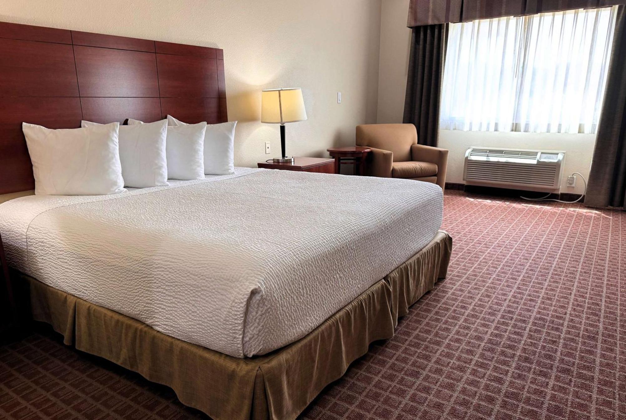 Hotel Ramada By Wyndham College Station Extérieur photo