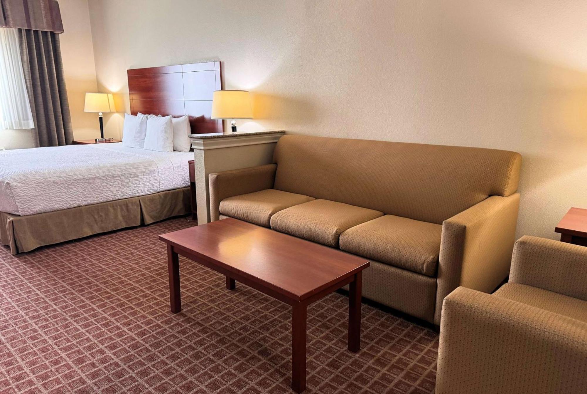 Hotel Ramada By Wyndham College Station Extérieur photo
