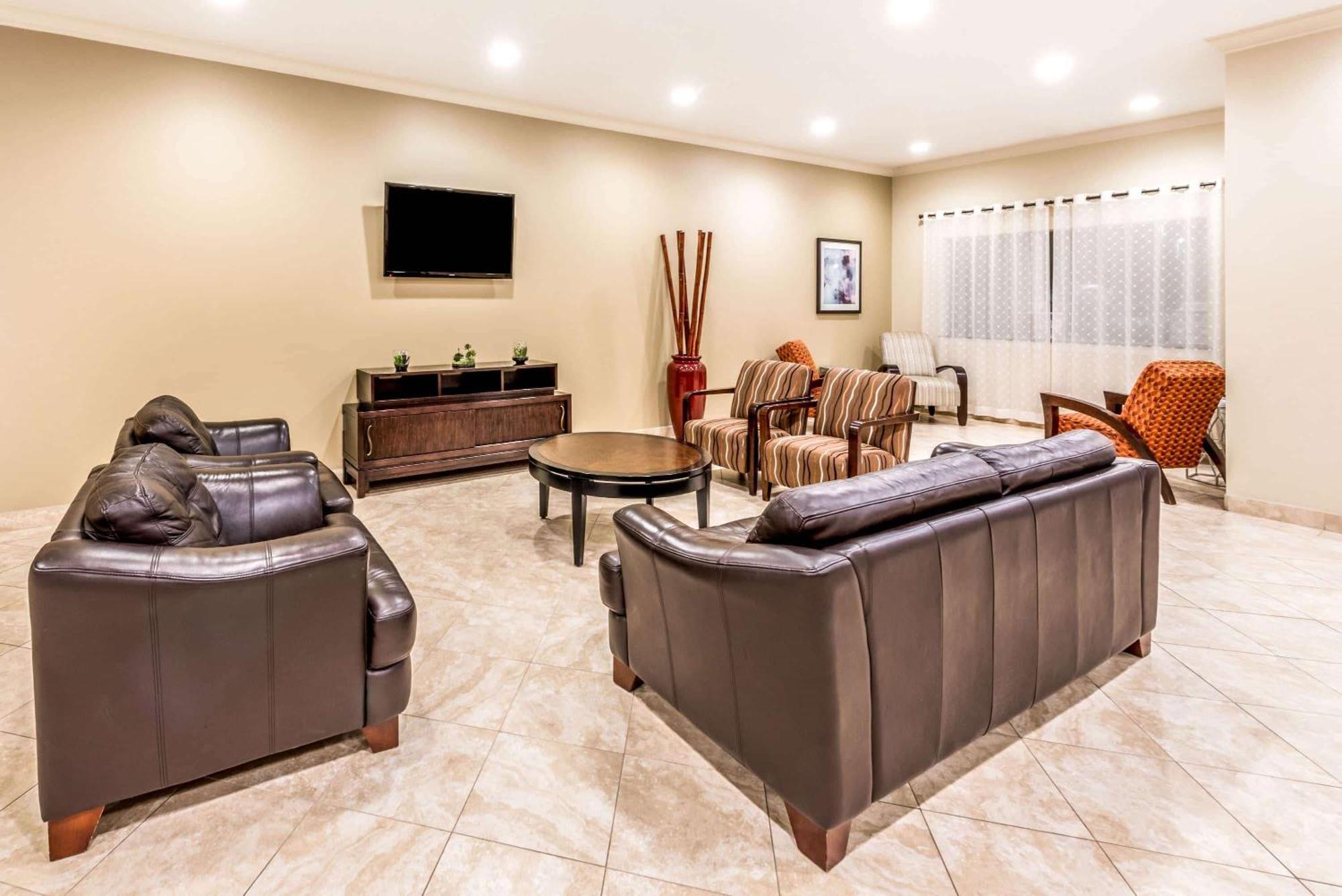Hotel Ramada By Wyndham College Station Extérieur photo