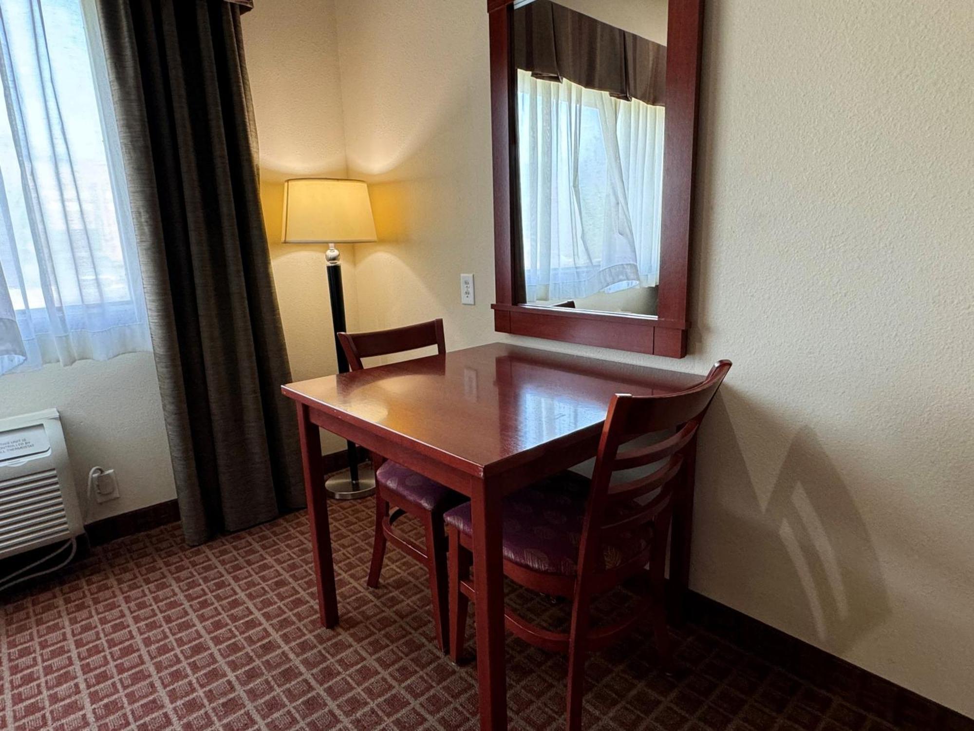 Hotel Ramada By Wyndham College Station Extérieur photo