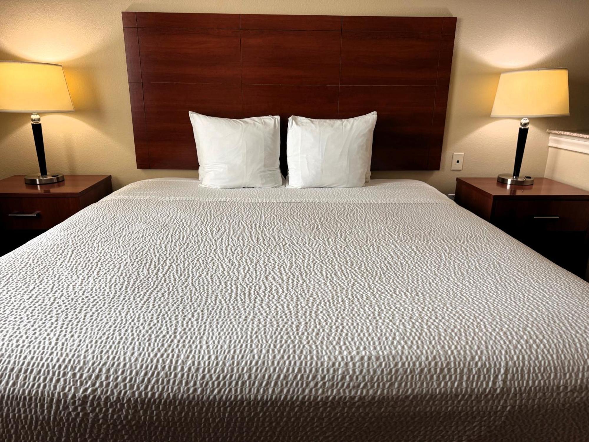 Hotel Ramada By Wyndham College Station Extérieur photo