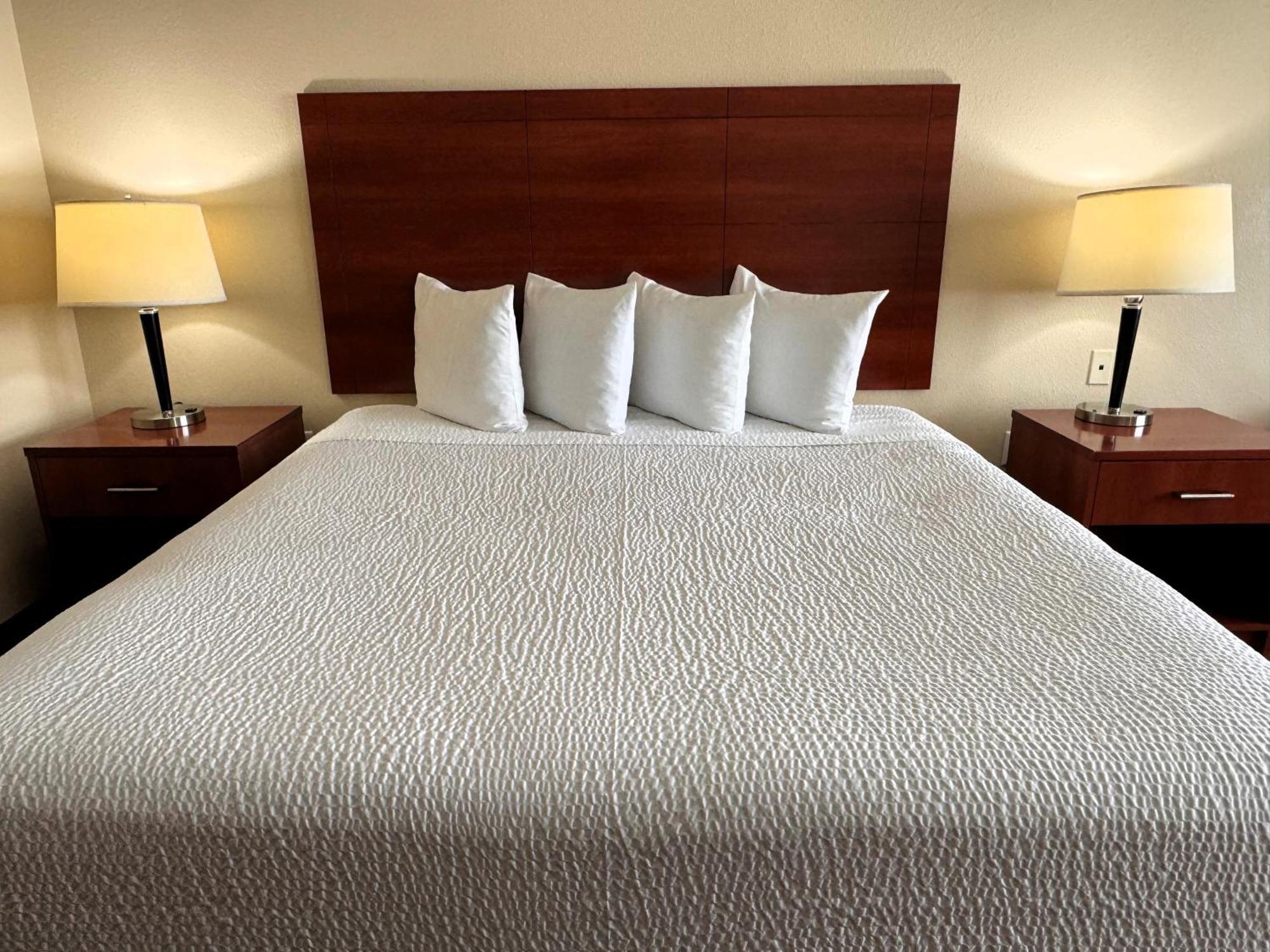 Hotel Ramada By Wyndham College Station Extérieur photo