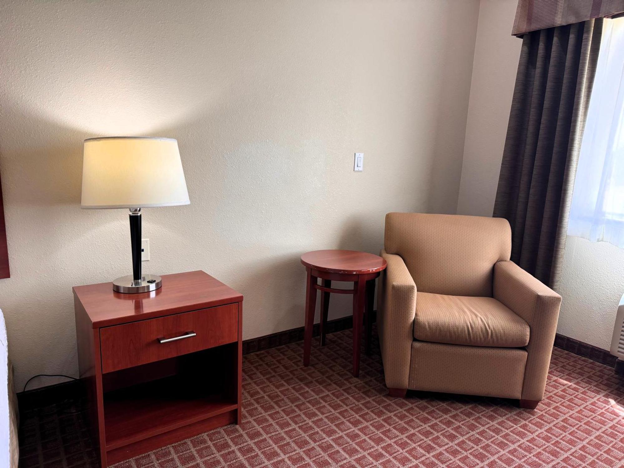 Hotel Ramada By Wyndham College Station Extérieur photo