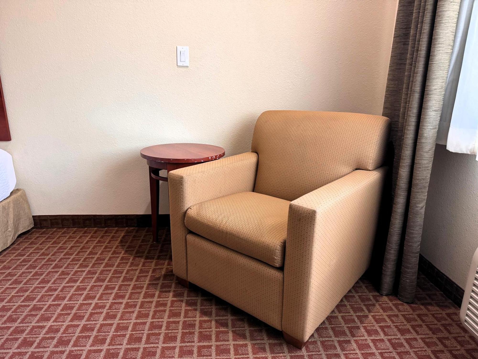 Hotel Ramada By Wyndham College Station Extérieur photo